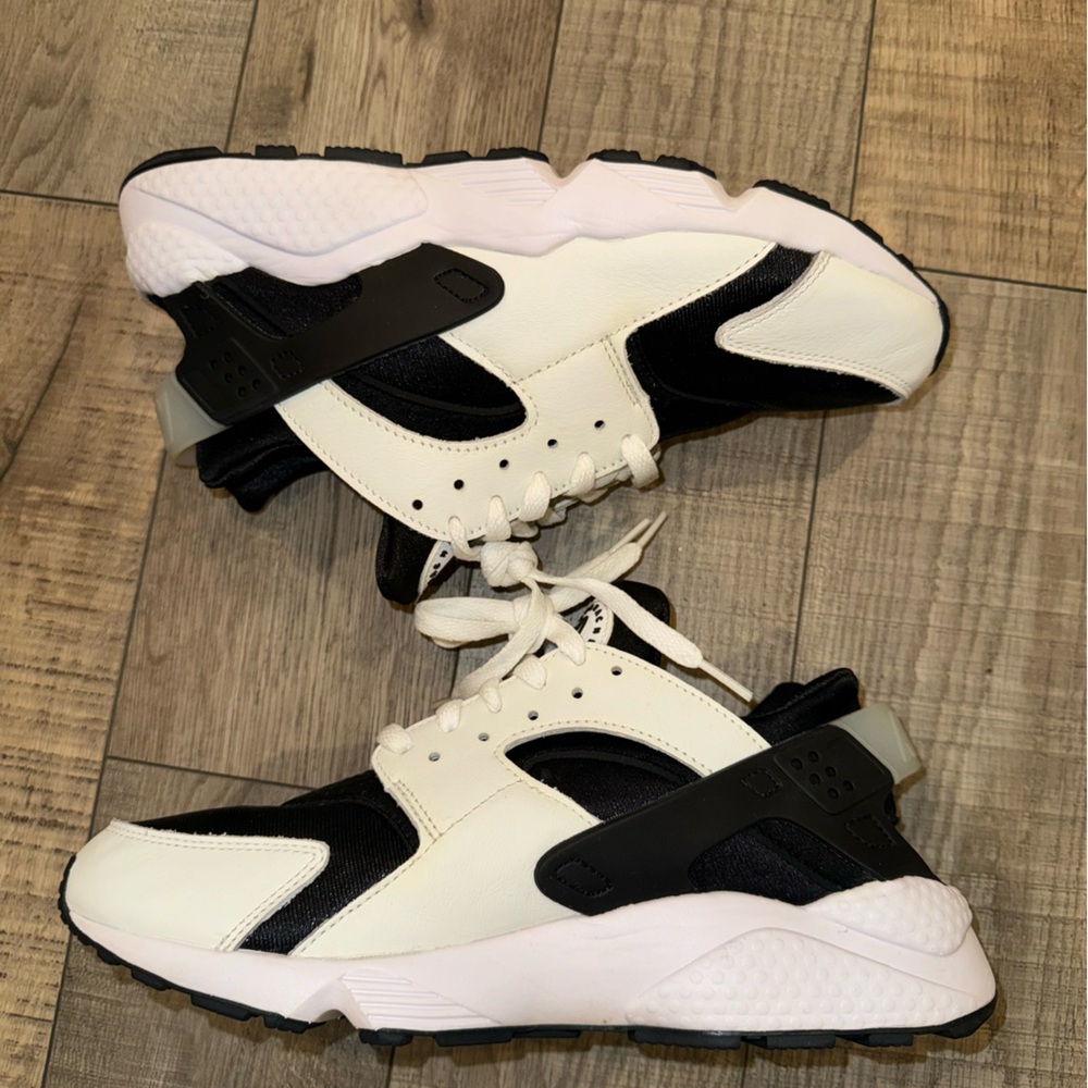 Men’s Nike huarache sneakers